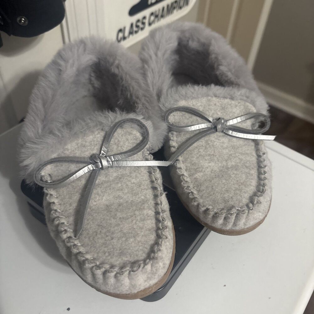 J Crew Women’s 7 Gray Heathered Faux-Shearling Moccasins Slippers Bow Fuzzy Soft